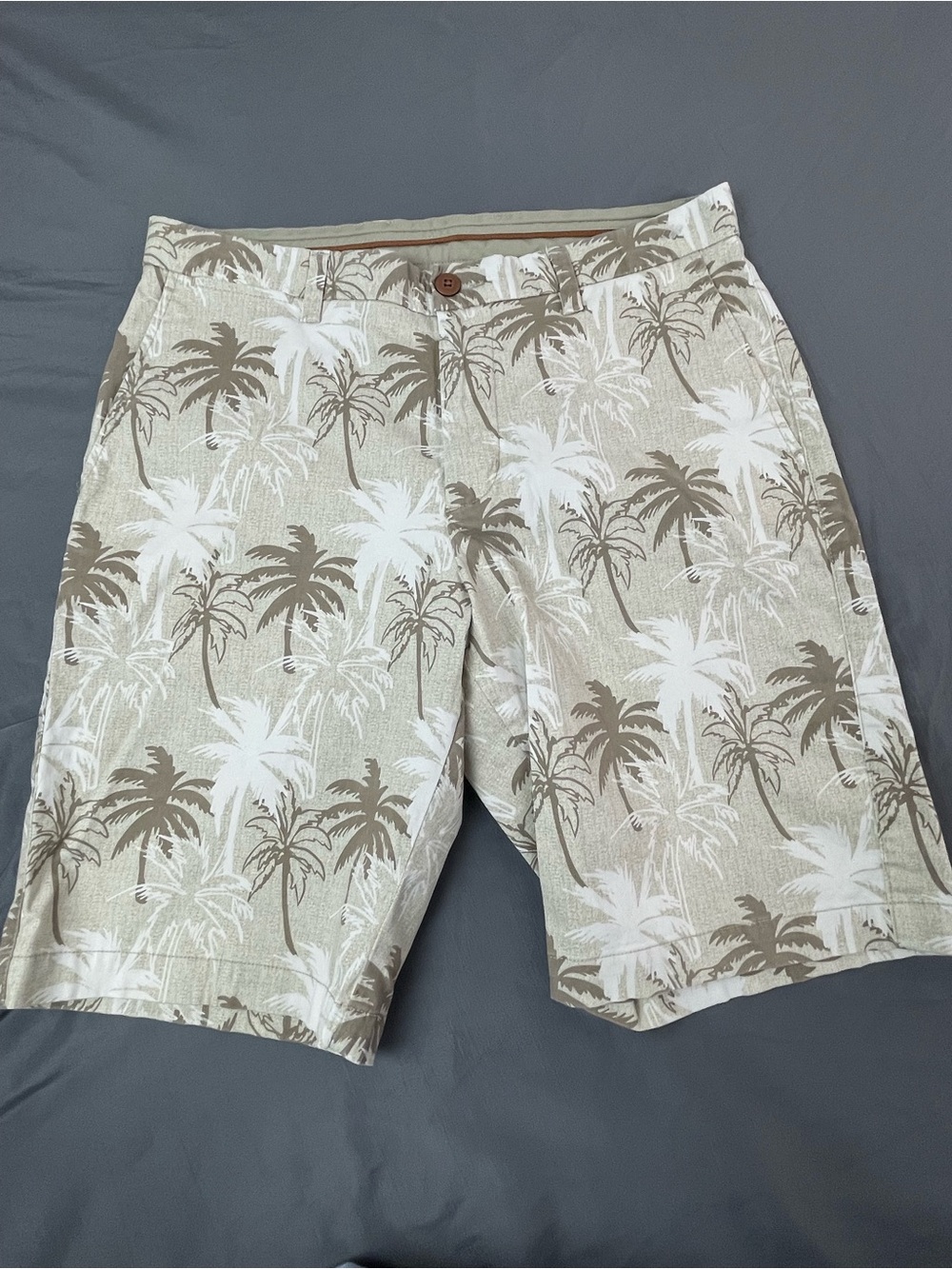 Tommy Bahama mens shorts size 33 tan with brown palm trees 5 pocket